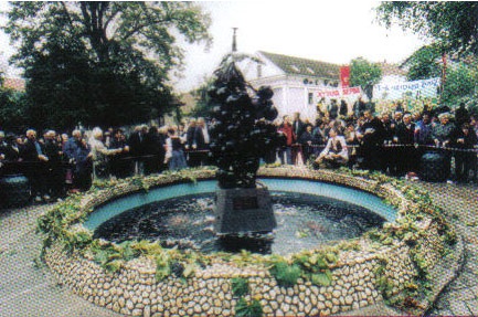 Fontana vina iz koje teče vino u dane Župske berbe Aleksandrovac Župa